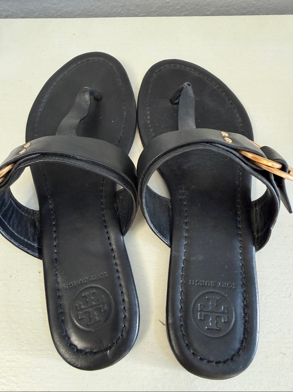 Tory Burch Marsden Black Leather Thong Sandal with Gold Hardware - Picture 2 of 5